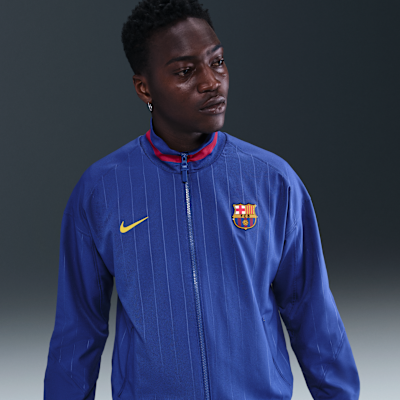 Nike FC Barcelona ピステ MEN'S M ネイビー Mens Woven Soccer FC Barcelona. Nike.com